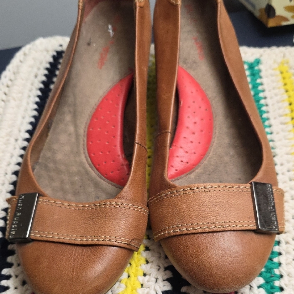 Hush Puppies Tan Leather Flats with Metal Accent Size 8